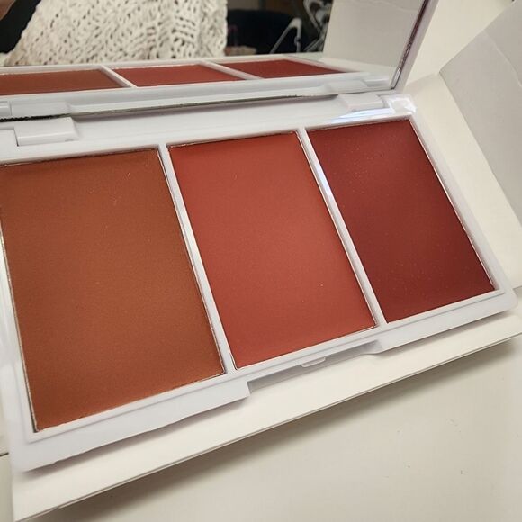 Primrose Cream Lip Cheek Cream Palette DEEP BLUSH SHADES NWT NEW GLAM BEAUTY - Picture 6 of 6